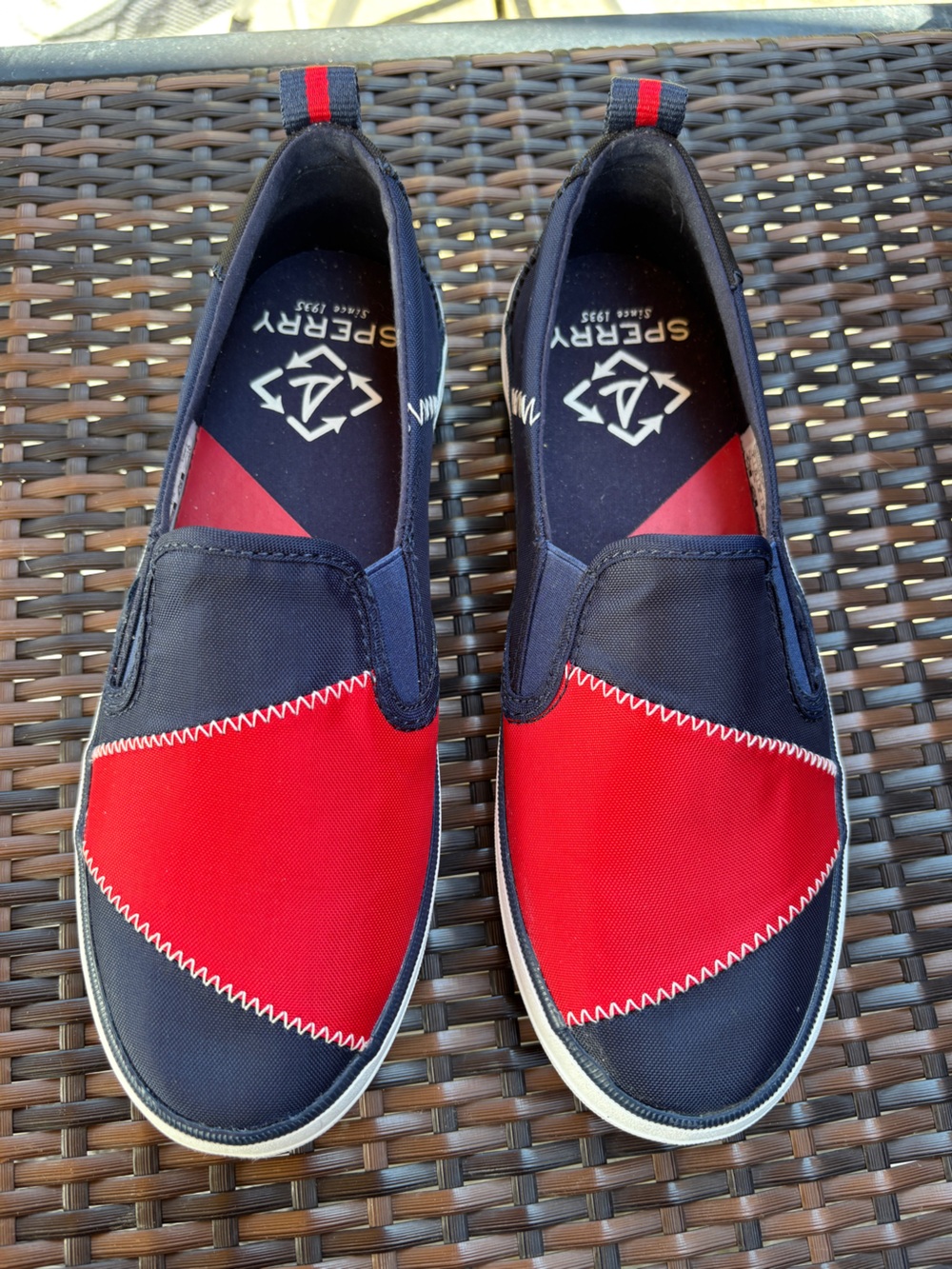 Sperry Crest Twin Gore Bionic Women’s Red & Navy Slip-On Canvas Sneakers Size 6